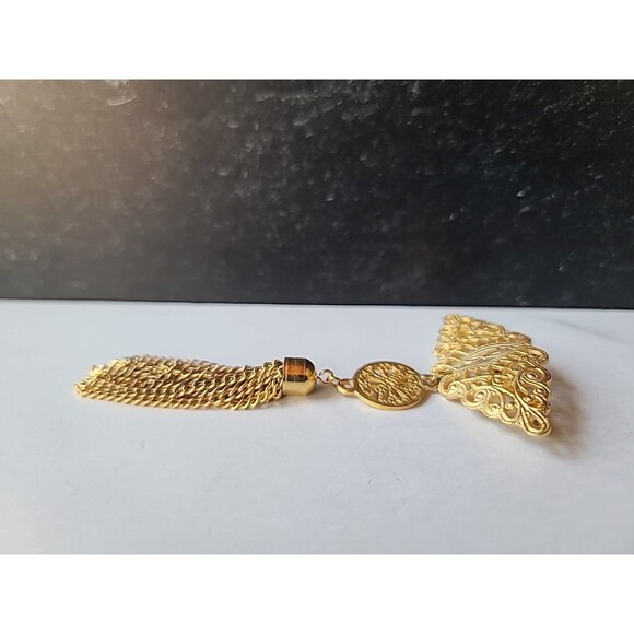 Dangling Tassel Charm Gold Tone Metal Brooch, Vintage Costume Jewelry - Picture 4 of 10